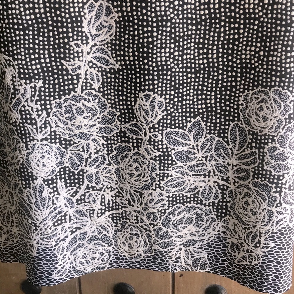 Beautiful dress π - Picture 3 of 10